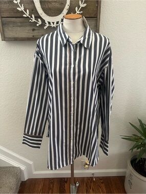 Evereve Xirena Gillan Ink and White Vertical Stripe Button-Up Shirt 100% cotton